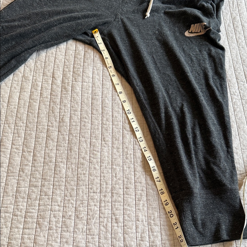 Nike Cropped Jogger Sweatpants with White Drawstring Size XL - Picture 3 of 6